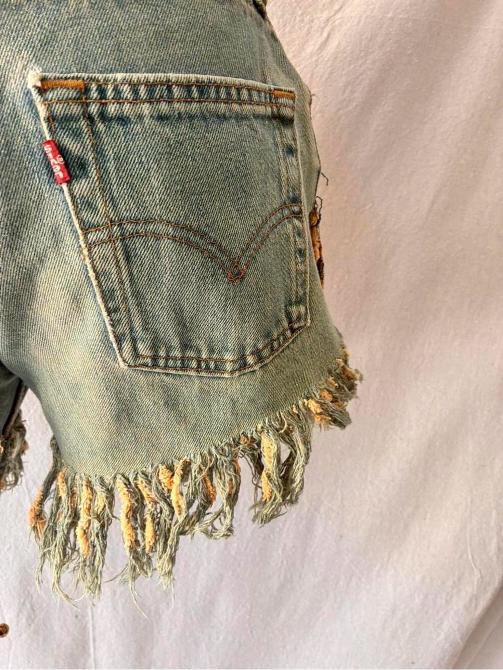 Rare Vintage 1989 Levi’s-cut off micro fringe shorts-size - 26 - Picture 3 of 7